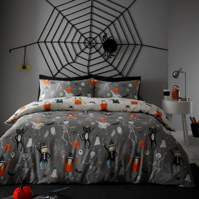 Weekend Bargain Weekends Halloween Party Duvet Cover Set